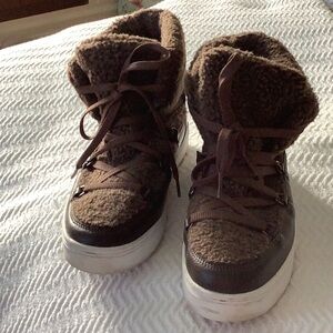 Brown Winter Boots with Fuzzy Suede and Padded Collar